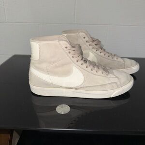 Nike Women’s Blazer Mid ’77 Light Bone Suede